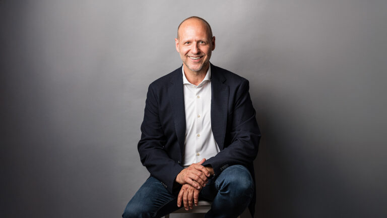 Thomas Fleischanderl, Immobilienmakler in Linz & Wels bei VON POLL IMMOBILIEN, vereint Technik, Erfahrung und Persönlichkeit für einen erfolgreichen Immobilienverkauf in Oberösterreich.