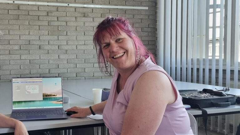 Sylvia Regenfelder von Scenarladys ist Energetikerin in Kärnten mit Fokus auf ganzheitliche Energiearbeit für Mensch & Tier.