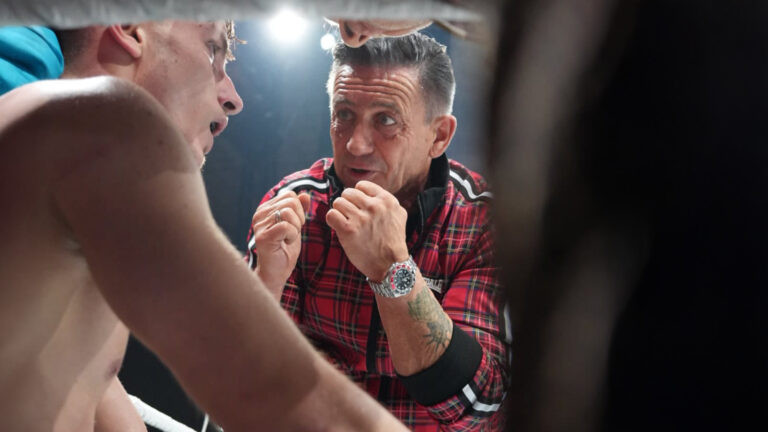 Gentlemen Boxing Club-Gründer Siegfried Schuster setzt auf individuelles Boxtraining in Leibnitz – Jugendboxen, Kindertraining, Mentaltraining & Selbstverteidigung – für mehr mentale Stärke.