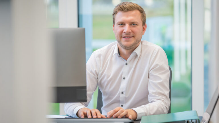 Sebastian Binder, ITBinder GmbH: Wegbereiter für digitales Fuhrparkmanagement und innovative Telematik-Lösungen.
