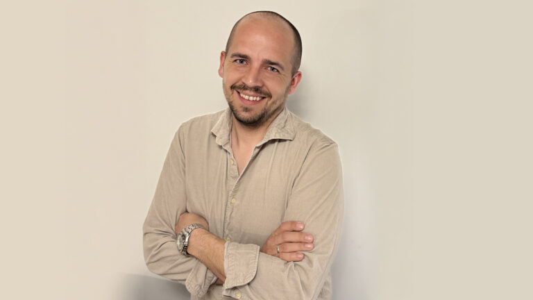 Christian Mariacher, Gründer der MACHBAU GmbH, steht für innovatives, nachhaltiges Bauunternehmen in Osttirol.