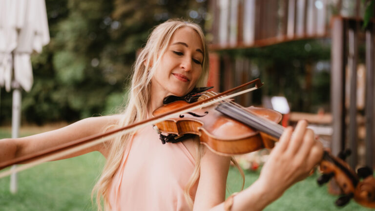 Julia Karl und Herzton by Julia: Musikerin Südsteiermark für Live-Musik, Geige & Gesang für Hochzeit, Taufe, Verabschiedung.