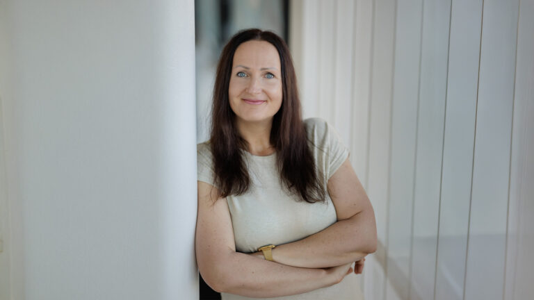 Bettina Doupona verbindet Access Bars®, Kreativität und Burnoutprävention bei Doupona.at für nachhaltige Lebensqualität.