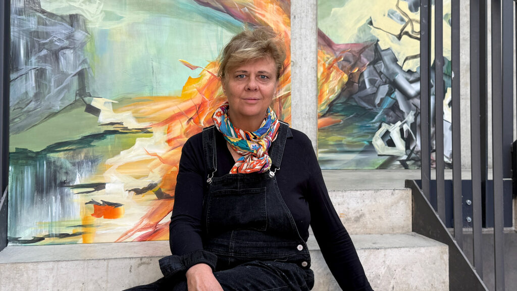 Brigitte Puschmann verbindet Transformation und serielle Bildsysteme in der zeitgenössischen abstrakten Malerei.