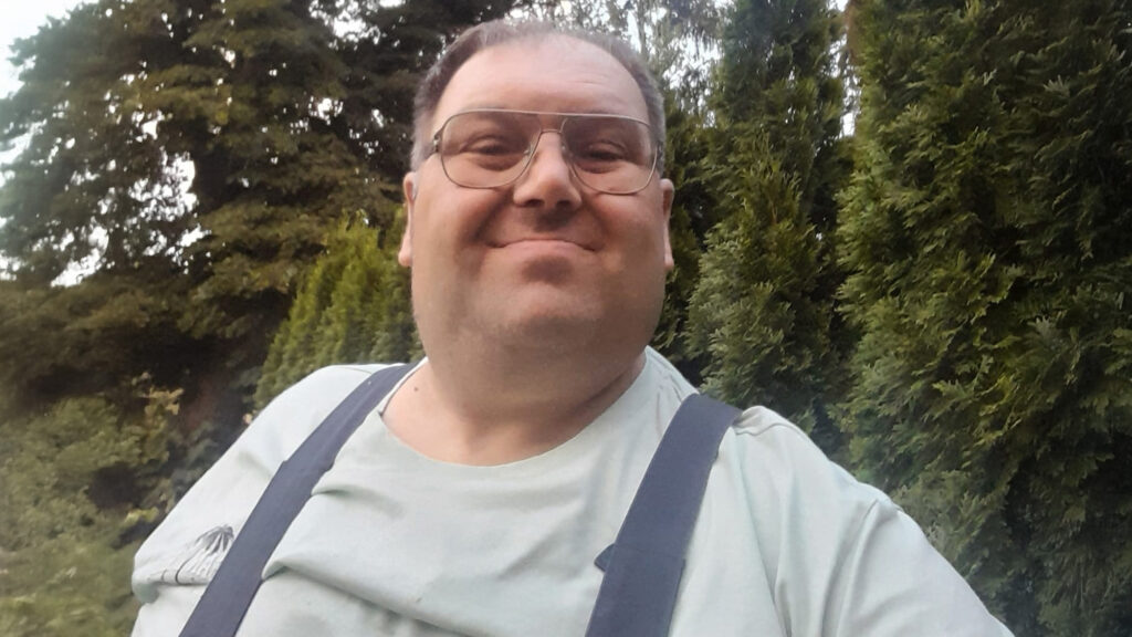 Karl Johann Hochreiter aus dem Raum Vöcklabruck verbindet Gartenpflege mit persönlicher Betreuung, klaren Absprachen und einem ausgeprägten Sinn für Verlässlichkeit.