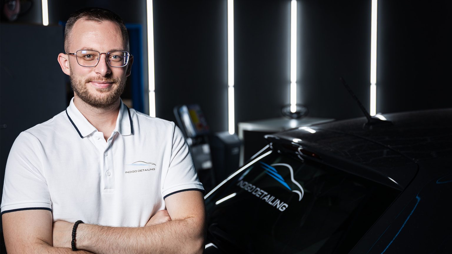 Nikola Maricic von Indigo Detailing – Fahrzeugaufbereitung in Moosbrunn mit Schwerpunkt auf Lackpflege, Detailarbeit und langfristigem Werterhalt.