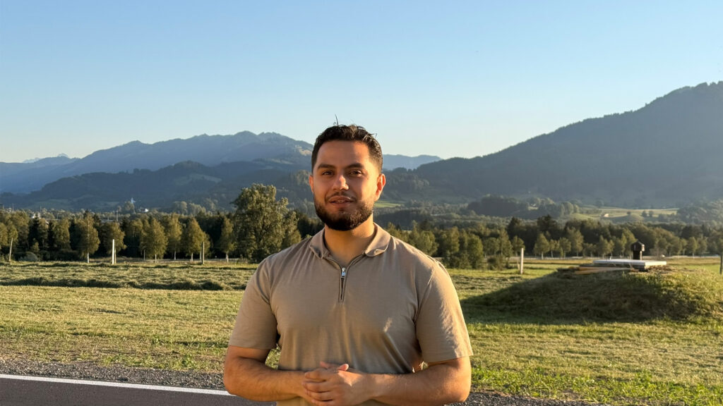 Benjamin Mulamisini, Gründer von BMChatAi in Sonthofen, entwickelt 3D-Webdesign, SEO-Websites und KI-Automatisierungen für Unternehmen.