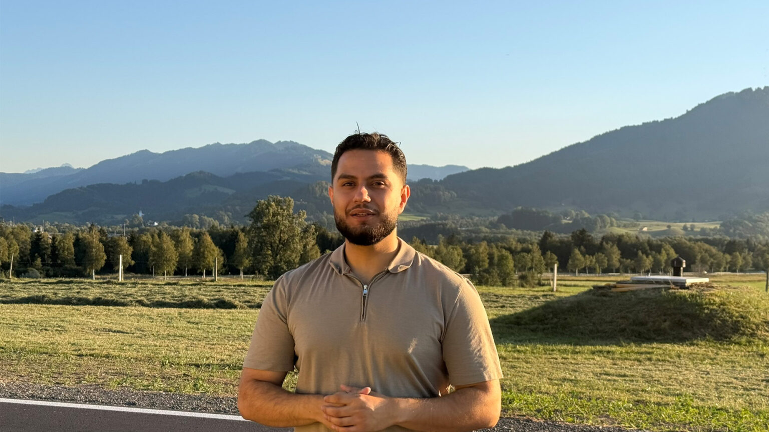 Benjamin Mulamisini, Gründer von BMChatAi in Sonthofen, entwickelt 3D-Webdesign, SEO-Websites und KI-Automatisierungen für Unternehmen.